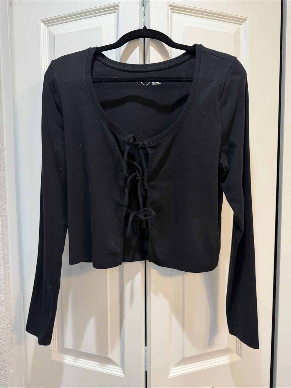 Aerie Womenās Y2K Black Tie Front Long Sleeve Lightweight Sweater Size Large